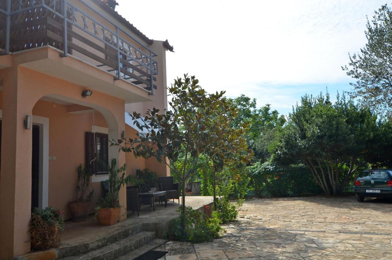 Apartments Josip Pavicini Exterior photo